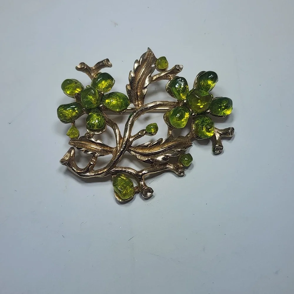 MCM Floral Brooch Green Gold Tone Vintage Poured Glass Flower Pin‎